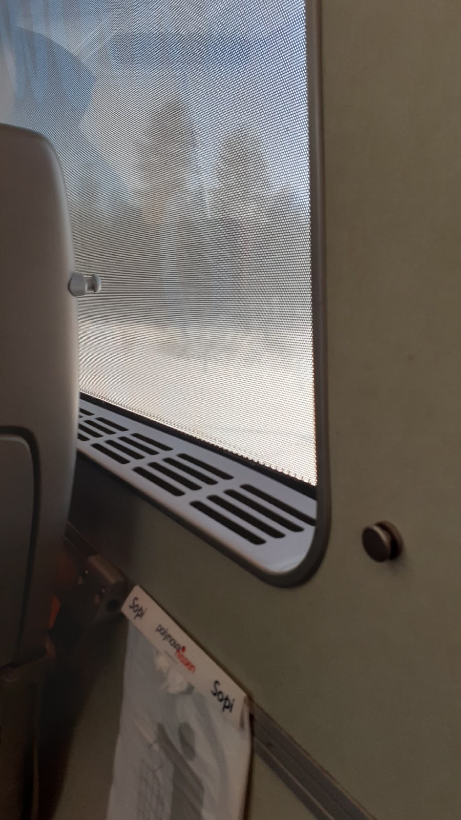 Vy ut från fönstret på regionaltåg i Västerbotten