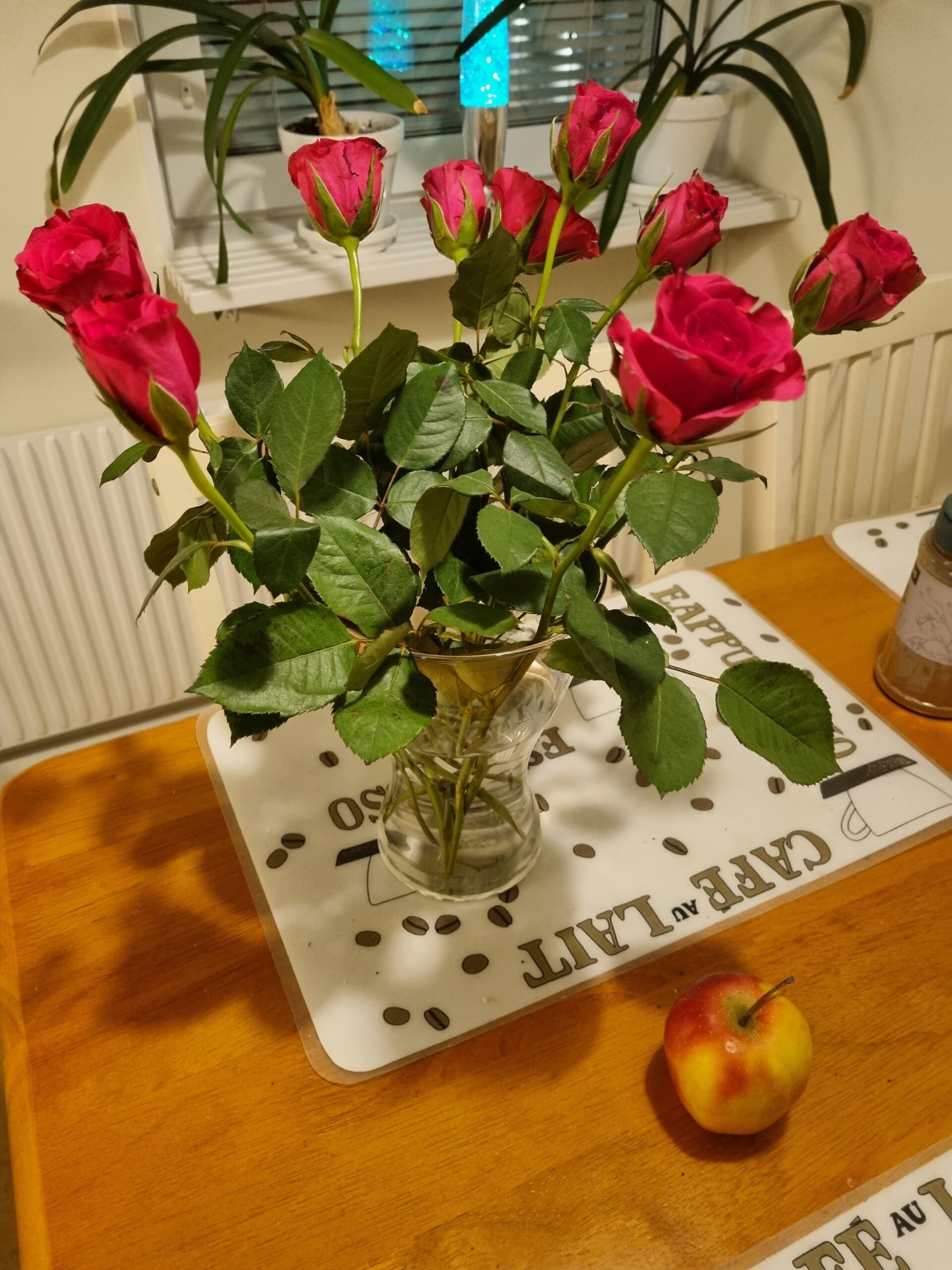 Blommor och hemgjord glass