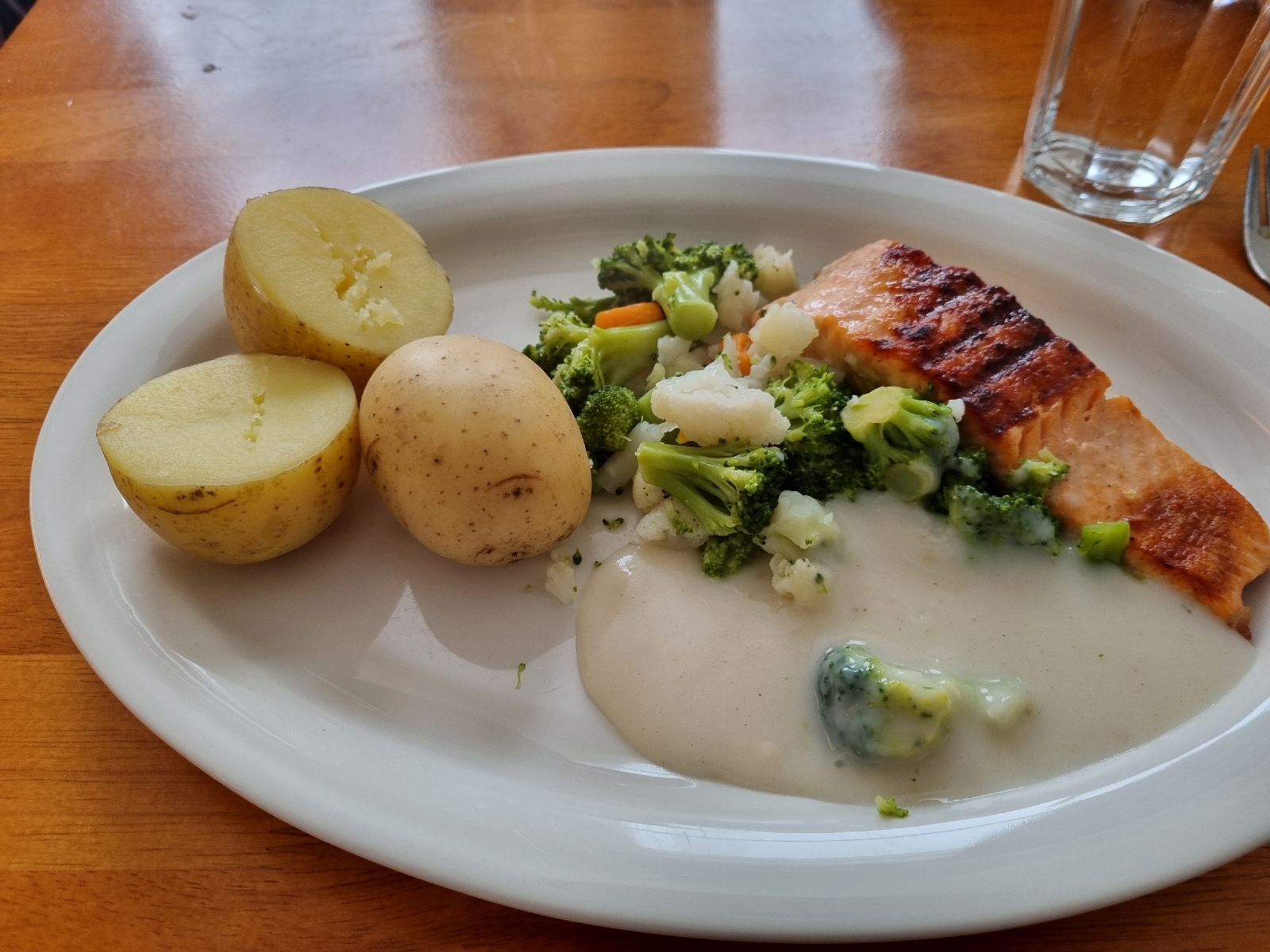 Grillad laxfilet med färskpotatis