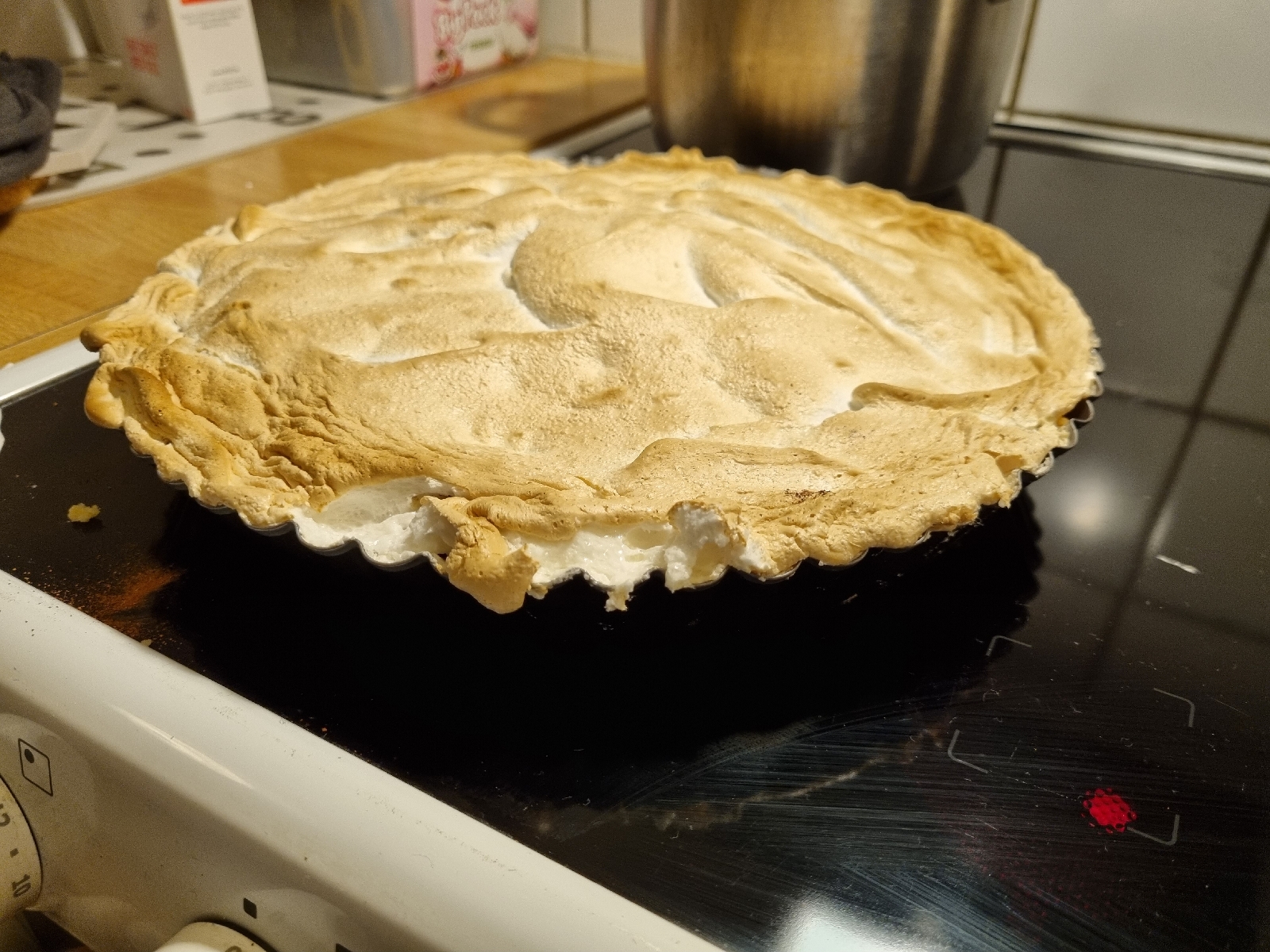 Delikat äppelpaj med marängtäcke