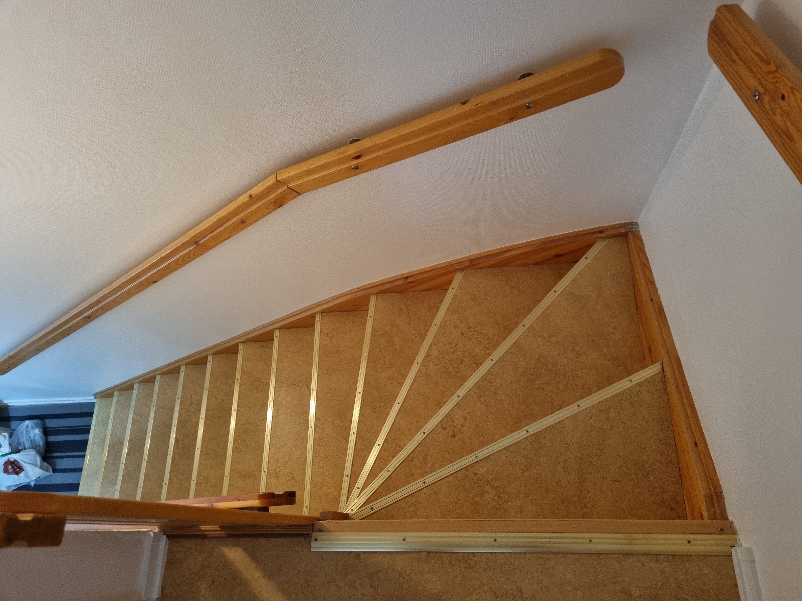 Trapp j*v*l som är hopplös få upp möbler genom