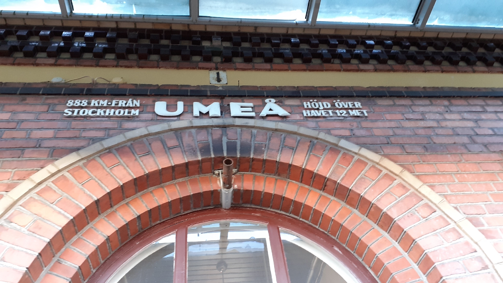 Bild på den fina centralstationen i Umeå