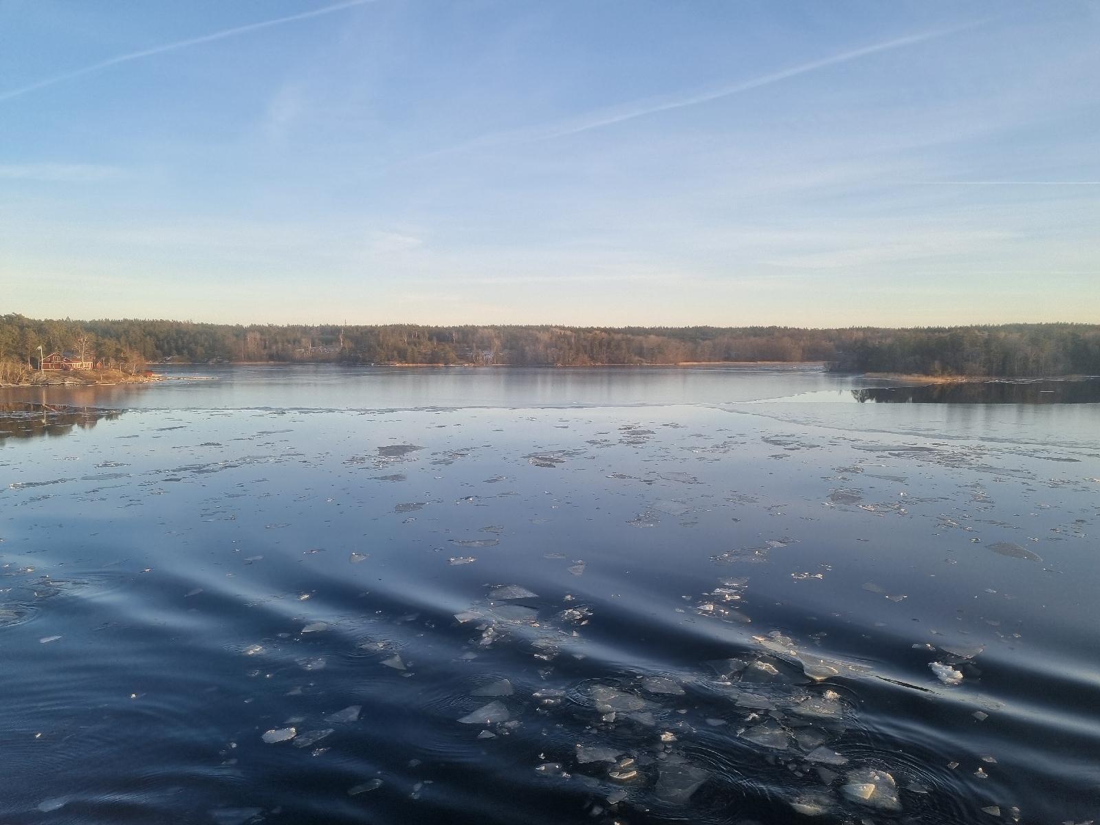 Mindre is på havet nu