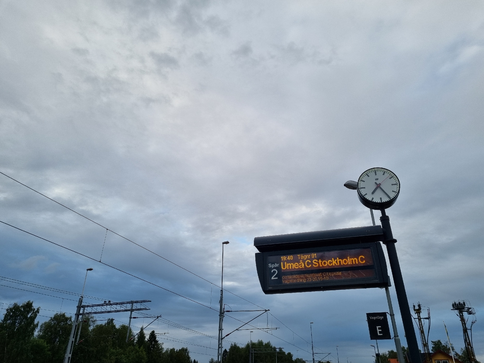 Tågresa hem genom natten med nattåg
