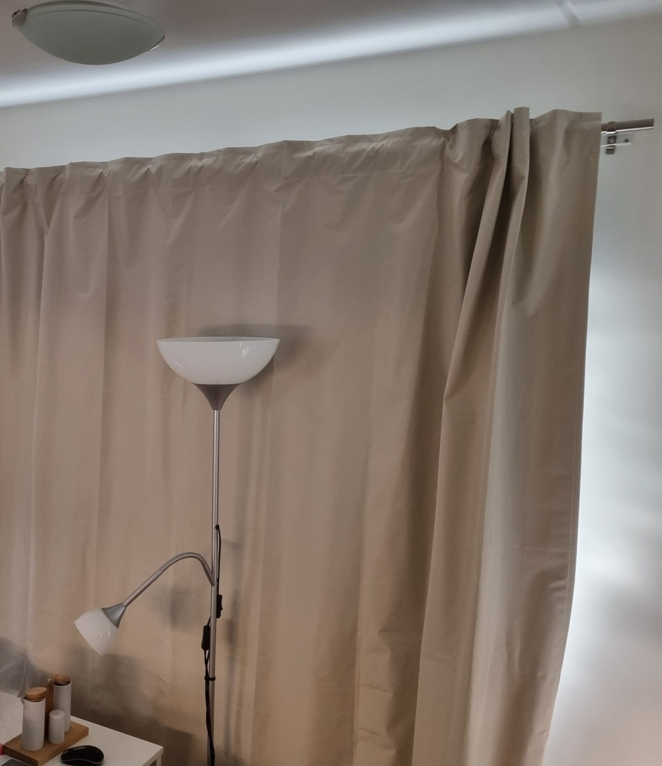 Nya mörkläggningsgardiner hemma